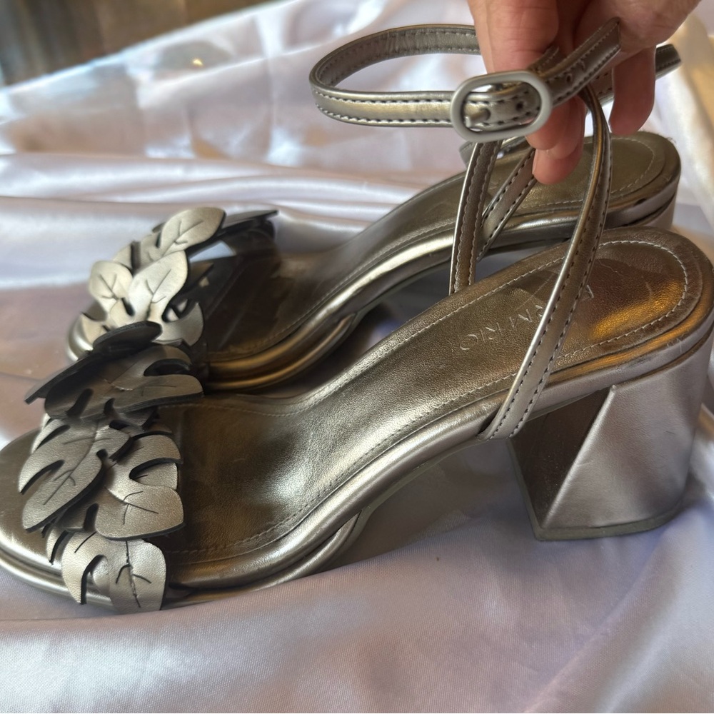 FARM Rio Gold Leaf Sandals - Picture 2 of 11